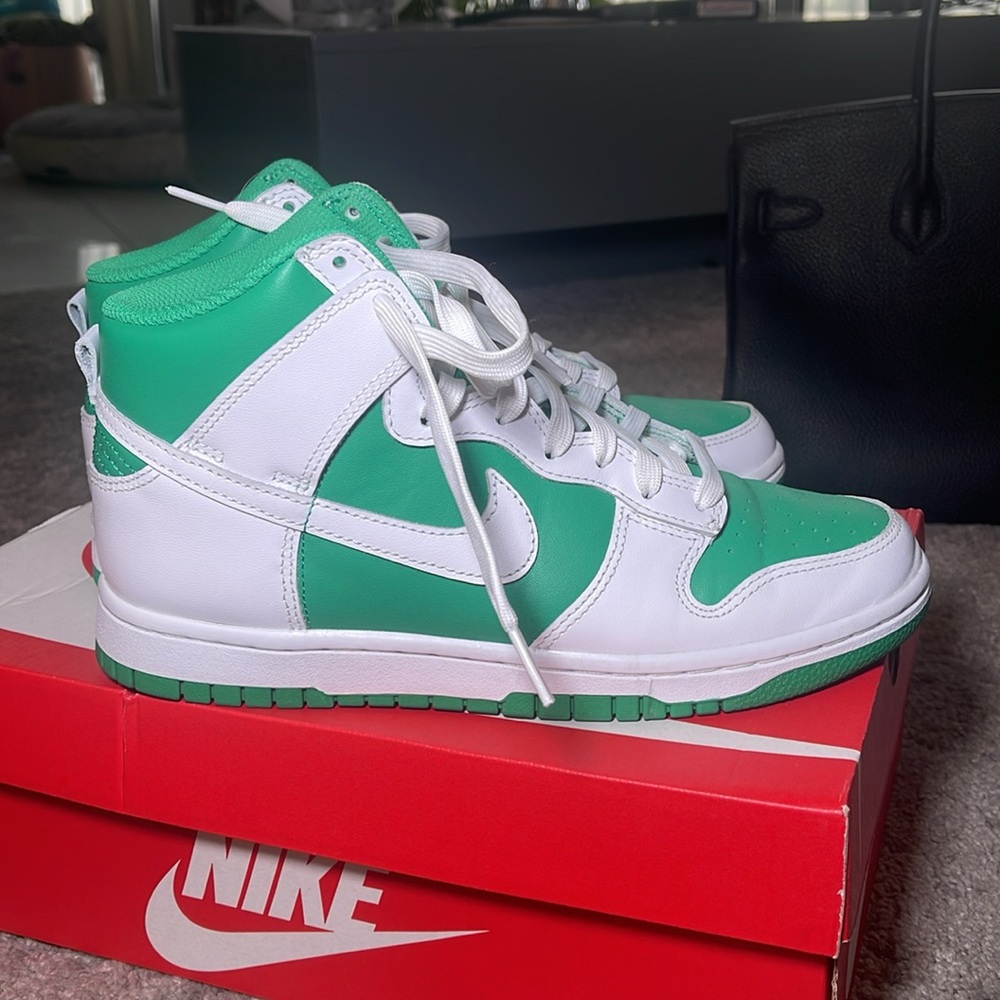 AIR JORDANS KELLY GREEN & WHITE